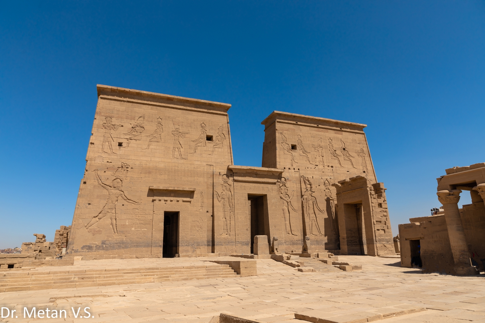 Dr Vyankatesh Metan Solapur Philae Temple Egypt DE 1575x1050