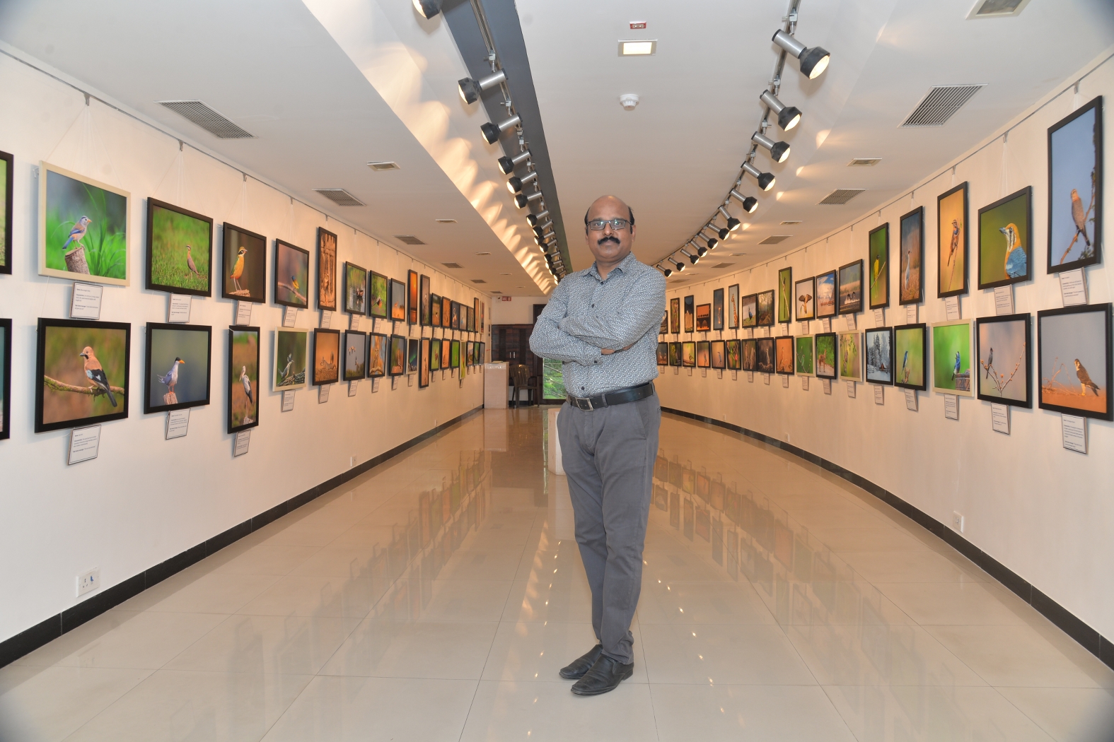 Exhibition at Jehangir Art Gallery Mumbai Dr Vyankatesh Metan A 1575x1050