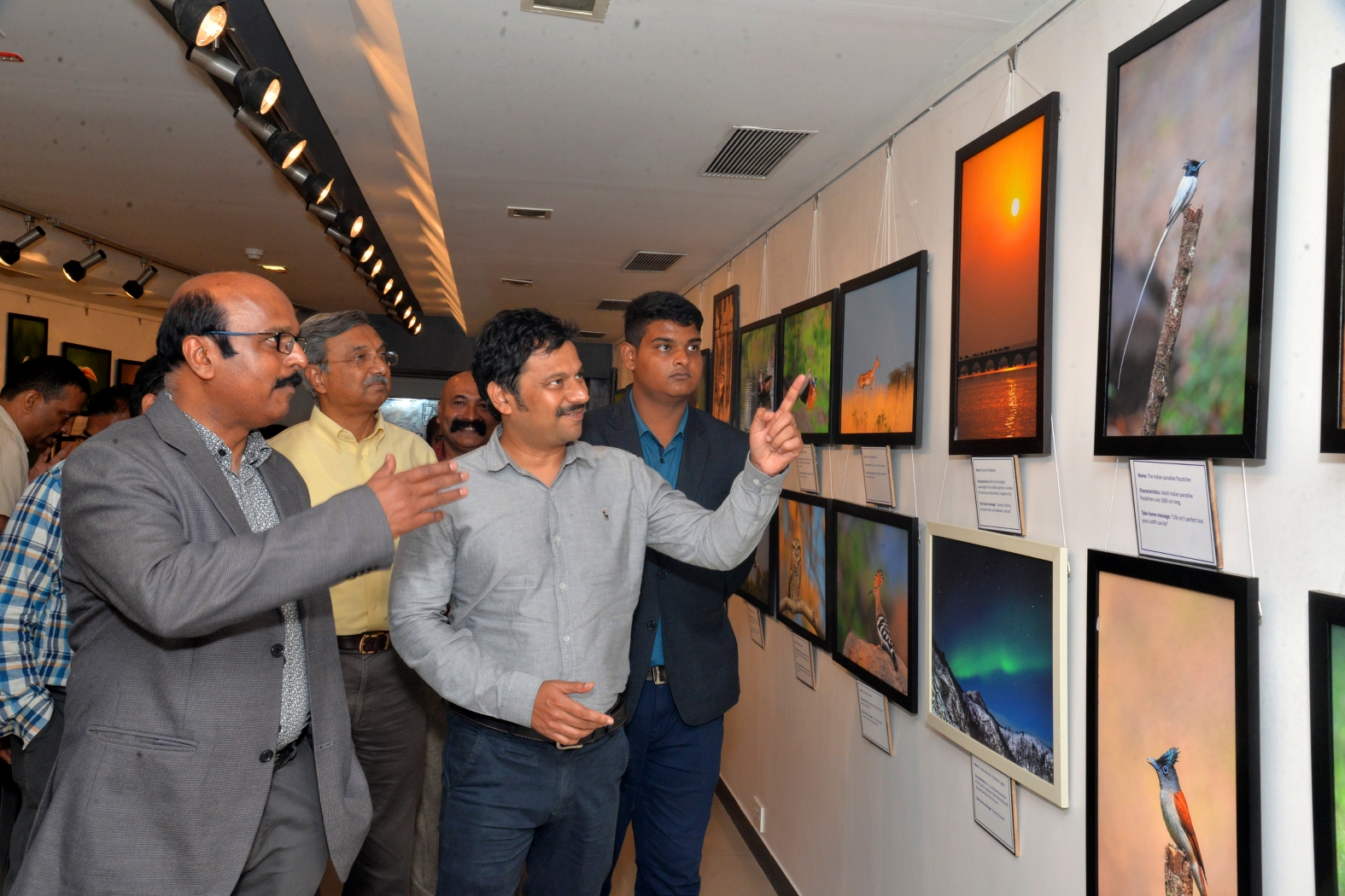 Exhibition at Jehangir Art Gallery Mumbai Dr Vyankatesh Metan D 1575x1050