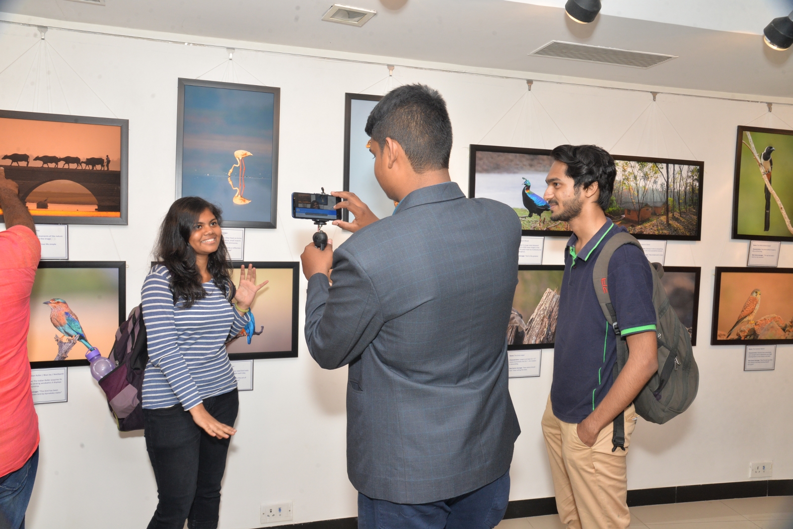 Exhibition at Jehangir Art Gallery Mumbai Dr Vyankatesh Metan P 1575x1050