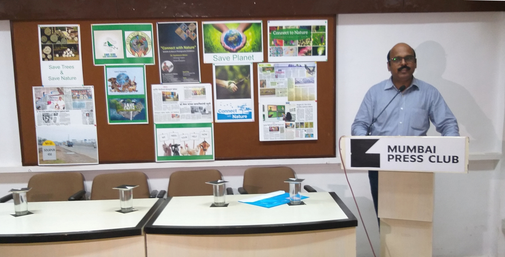 Exhibition at Jehangir Art Gallery Mumbai Dr Vyankatesh Metan Z3 1680x857